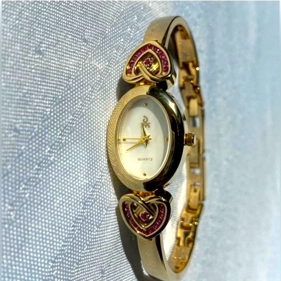 ✨🎉🔥HOST PICK!🔥🎉✨LIMITED EDITION✨’Romanced by Rubies’ Custom Gold+Ruby Watch - Picture 4 of 5